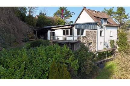 Charmantes Landhaus in idyllischer Eifel-Hanglage am Ortsrand von Mauel