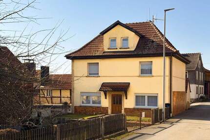 Einfamilienhaus mit Garage, Scheune und großem Garten in schöner Lage - Redwitz Obristfeld