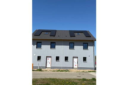 Neubau-Doppelhaushälfte (5 Zi.) mit Garten & Stellplatz - ruhig gelegen, schnell in BerlinPotsdam - Ludwigsfelde