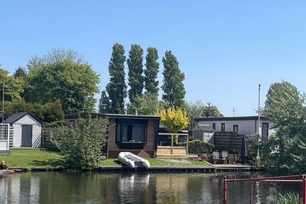 Urlaub in Makkum – Exclusives Chalet mit Charme direkt am Wasser - Hilden Kalstert
