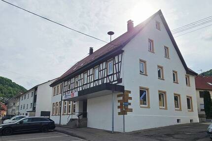 Modernisierte 3 Zimmer- Wohnung in Lauterstein 1.OG Links
