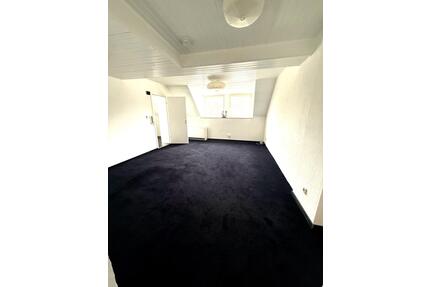 Helle 3-Zimmer-Dachgeschosswohnung (61m²) mit EBK in Krefeld