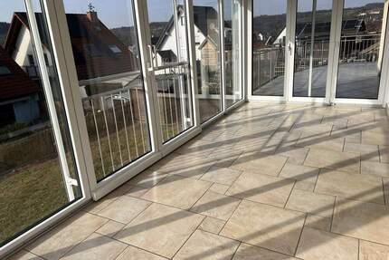 Große Pärchenwohnung mit Wintergarten und großer Terrasse - Hausen