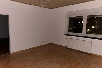 Wohnung zur Miete - 310,00&nbsp;EUR Kaltmiete, ca.&nbsp; 62,00&nbsp;m&sup2; in Oberlungwitz (PLZ: 09353)