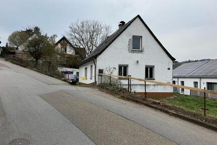 (Bau)Grundstück mit Einfamilienhaus und Garage - Rottenburg an der Laaber