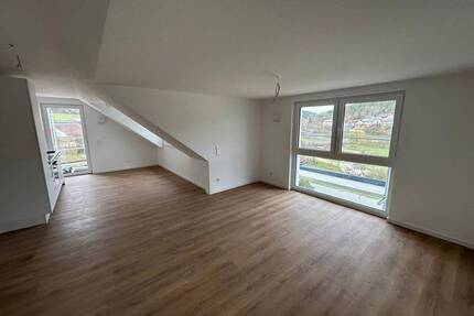 Erstbezug DG-Wohnung in Kupprichhausen: Modern, hell und mit traumhaftem Ausblick - Boxberg