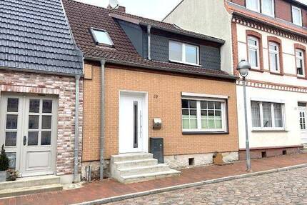 Charmantes Stadthaus in Laage - 147.000,00&nbsp;EUR Kaufpreis, ca.&nbsp; 95,00&nbsp;m&sup2;&nbsp;Wohnfl&auml;che in Laage (PLZ: 18299)