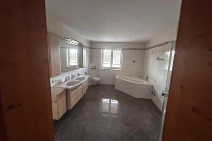 Traumhafte 2-Zimmer-Wohnung auf idyllischem Hof in Seenähe - Eurasburg