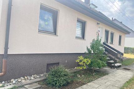 OHNE MAKLER Schönes Haus mit 2 Wohnungen und großem Grundstück - Rottweil