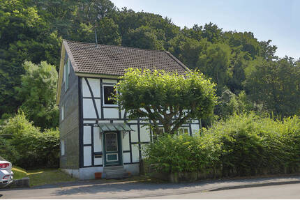 Charmantes Fachwerkhaus mit Geschichte und Atmosphäre - Gummersbach / Dieringhausen