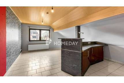 Ruhige Drei-Zimmer-Dachgeschosswohnung in Otterstadt, kernsaniert und sofort bezugsfrei