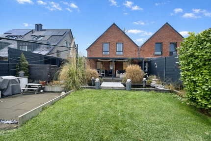 Einziehen und wohlfühlen: Moderne Doppelhaushälfte in Oberhausen - Schmachtendorf.