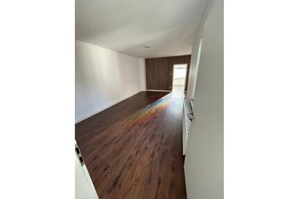 Attraktive 1,5-Zimmer-Wohnung mit eigenem Eingang und Garten - Paderborn Neuenbeken