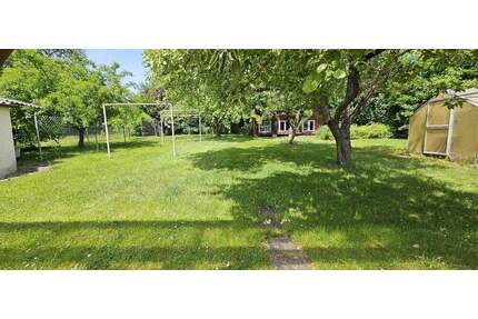 Wohnen und Leben in Ebermannsdorf - Wohnhaus mit 2 Wohnungen und herrlichen Garten zum Wohlfühlen