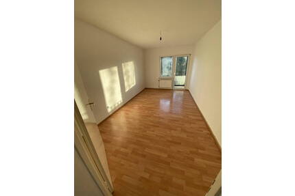 Bezugsfertige helle 2-Zimmer-Wohnung mit Balkon + Keller + Stellplatz in Rödermark-Urberach