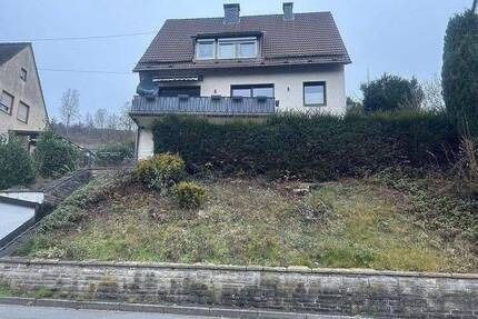 Familienfreundliches Einfamilienhaus mit einer Garage, Terrasse, schönem Garten und tollem Ausblick in Höhenlage von Werdohl-Eveking...