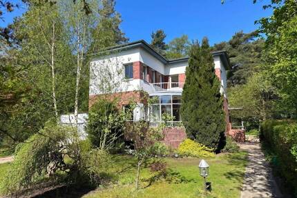 **Bauhaus Ikone am Naturschutzgebiet** - Berlin Wilhelmshagen