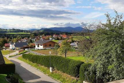 Schöne 2-Zimmer DG-Wohnung mit Panoramablick, Balkon u. Küchenzeile u. 2 Duschbädern zu vermieten - Frauenau
