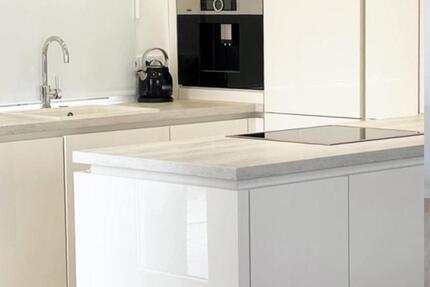 Hochwertige 3-Zimmer- Penthousewohnung mit großer Sonnenterrasse - Obertshausen