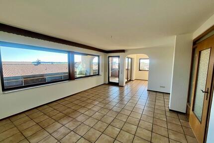 ***Großzügige, helle 5-Zimmer-Wohnung in kleiner Wohneinheit*** - Pfullendorf