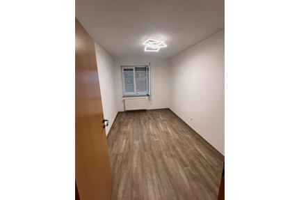 Wohnung Zimmer - 550,00&nbsp;EUR Kaltmiete, ca.&nbsp; 25,00&nbsp;m&sup2; in Neuburg an der Donau (PLZ: 86633)