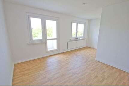 Wohnung zum Mieten in Halle (Saale) 265,00 € 30.72 m²