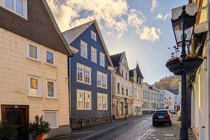 Erstbezug nach Sanierung 3-Zimmer-Wohnung in historischem Fachwerk - Bad Laasphe