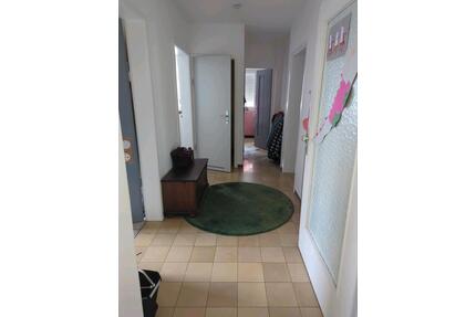 3-Zimmer Wohnung mit Balkon - 1.150,00&nbsp;EUR Kaltmiete, ca.&nbsp; 70,00&nbsp;m&sup2; in Stuttgart (PLZ: 70439) Neuwirtshaus