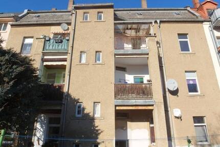 Ab sofort zu haben: Preiswerte 2-Zimmer-Wohnung mit kleinem Balkon (Gartenseite) und Laminatboden - Hartha
