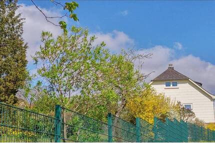 Wohnen mit unverbaubarem Weitblick ins Grüne - Selbitz Neuhaus