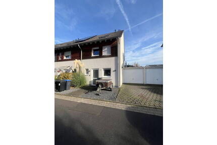 Familiendomizil in Brühl Badorf: Reihenendhaus mit großem Garten, Smarthome & Top-Lage