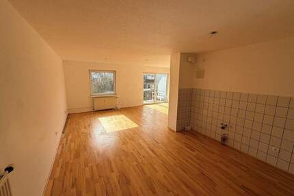 Zentral. Hell. Bezugsfertig mit Einbauküche - 2 Zimmer mit Balkon im Herzen der Stadt - Wolfsburg Laagberg