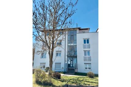 Moderne 2 Zimmer Wohnung kernsaniert, Balkon, EBK, TG - Laichingen