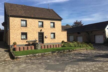 Haus mit 2 Wohnungen im Zentrum von 53819 NKS, provisionsfrei - Lohmar