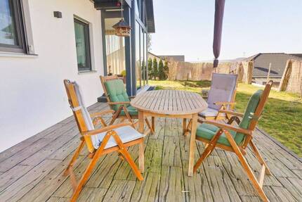 Modernes, energieeffizientes Familienhaus mit Wintergarten, Garten und hochwertiger Ausstattung - Weilmünster