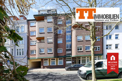 TT bietet an: Großzügige 3-Zimmer-Eigentumswohnung am Kurpark mit Westbalkon, Fußbodenheizung, Fahrstuhl und Carport! - Wilhelmshaven-Innenstadt