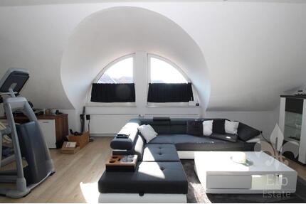 Niedliche 2 Zi- Dachgeschosswohnung mit Dusche und Keller im Lindenplatz, Hermsdorf - Wolmirstedt