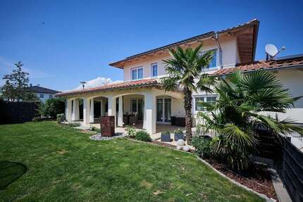 Haus zum Kaufen in Aiterhofen 695.000,00 € 225.95 m²