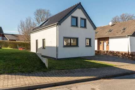 Haus zum Kaufen in Roetgen 279.000,00 € 83 m²