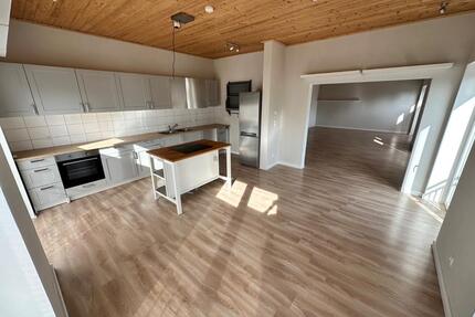 Super Wohnung - 1.750,00&nbsp;EUR Kaltmiete, ca.&nbsp; 200,00&nbsp;m&sup2; in Bad Segeberg (PLZ: 23795)