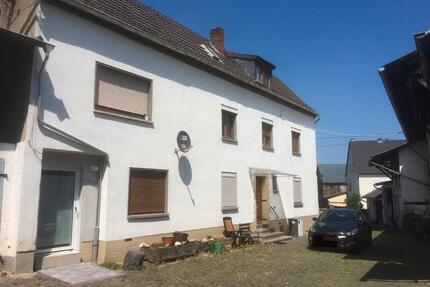 Bauernhof mit Nebengebäuden - 349.000,00&nbsp;EUR Kaufpreis, ca.&nbsp; 200,00&nbsp;m&sup2; in Nickenich (PLZ: 56645)