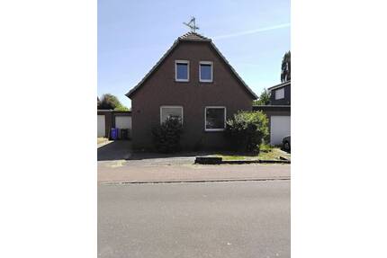 ***BÜSCHER IMMOBILIEN*** PREIS REDUZIERT!! Vermietetes und umfangreich renoviertes Einfamilienhaus mit großem Grundstück im Osten der Stadt - Gronau
