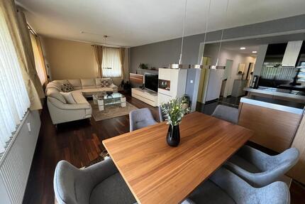 Lichtdurchflutete 4,5 Zimmer-Wohnung mit Balkon in Schwenningen - Villingen-Schwenningen