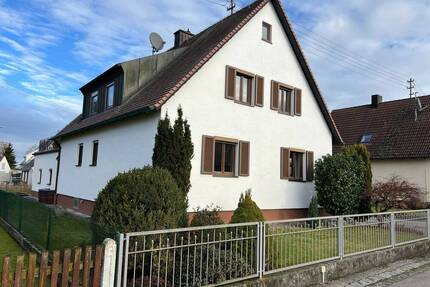 Gepflegtes Haus mit 2 Wohneinheiten auf über 600 m² zw. Meitingen u. Augsburg! - Gablingen Gablingen-Siedlung