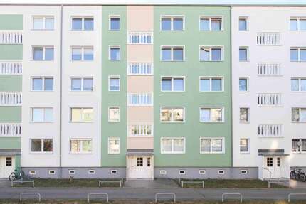 Wohnung zum Kaufen in Schwerin 60.000,00 € 42.5 m²