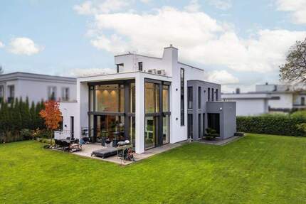 Exklusives Traumhaus - Das Beste aus zwei Welten: Idyllische Ruhe mit urbanem Zugang - Groß Glienicke