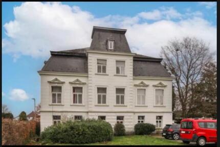 Wohnung in Villa 1. OG - 1.025,00&nbsp;EUR Kaltmiete, ca.&nbsp; 222,00&nbsp;m&sup2; in Holzminden (PLZ: 37603)
