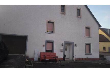 Familienhaus zur Miete - 1.000,00&nbsp;EUR Kaltmiete, ca.&nbsp; 250,00&nbsp;m&sup2; in Langweiler (PLZ: 67746)