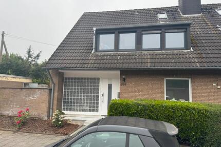 Sanierte Doppelhaus Hälfte in Neuss Weißenberg + Garage EFH