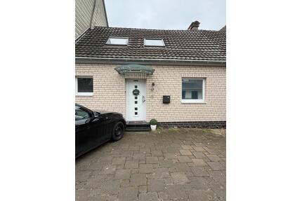 RMH mit Garten und Stellplätzen in Köln Höhenberg